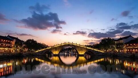 德州扑克最大的牌局-德州扑克，一场关于策略、耐心与智慧的较量